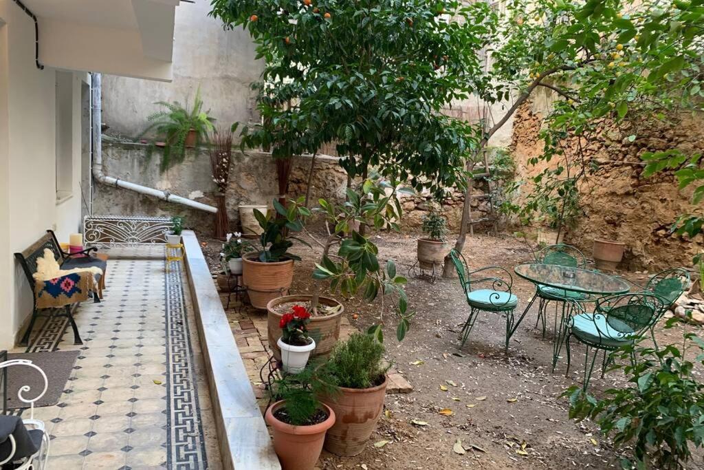 Quiet And Central Flat With Private Backyard Garden أثينا المظهر الخارجي الصورة
