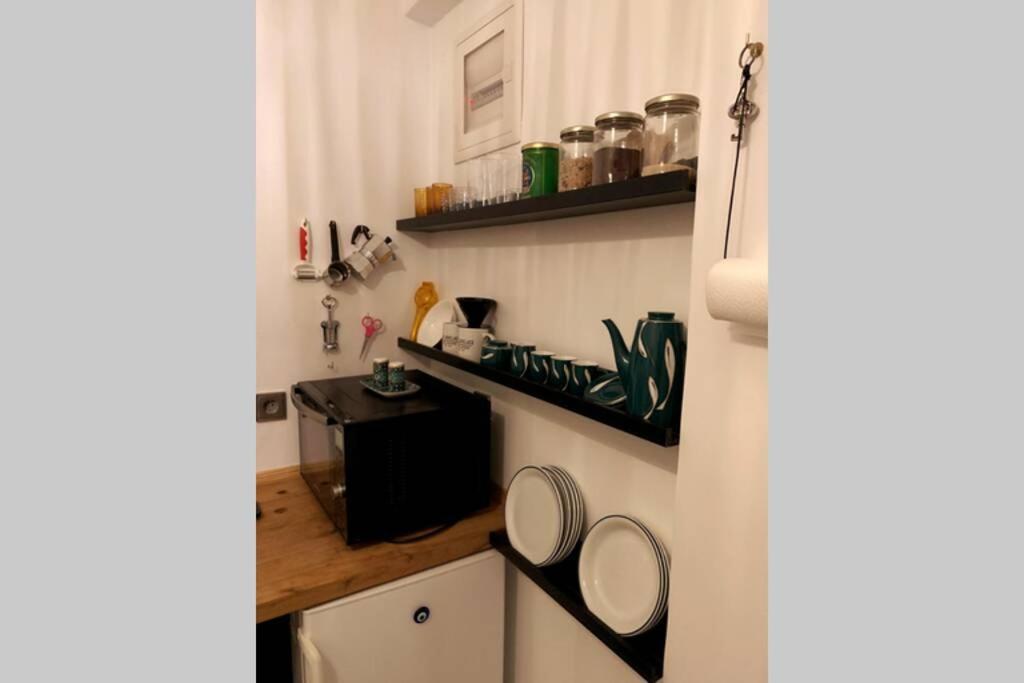 Quiet And Central Flat With Private Backyard Garden أثينا المظهر الخارجي الصورة