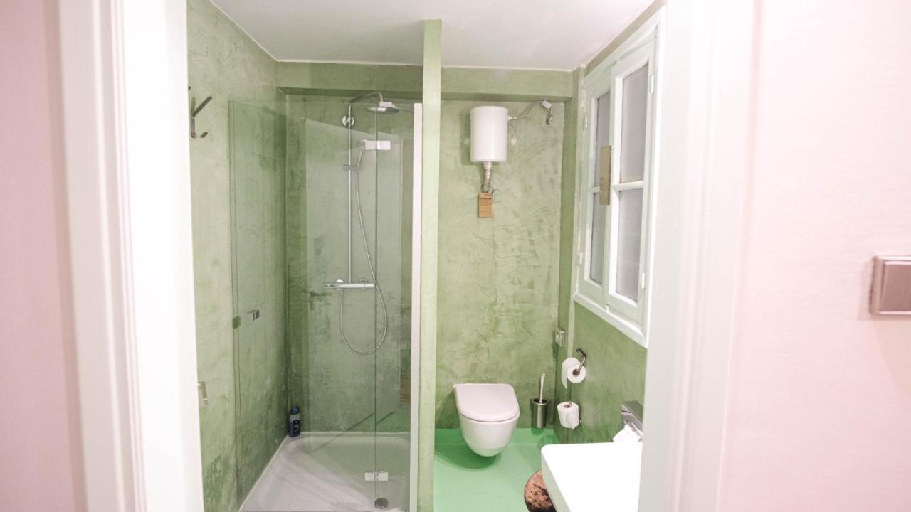 Quiet And Central Flat With Private Backyard Garden أثينا المظهر الخارجي الصورة