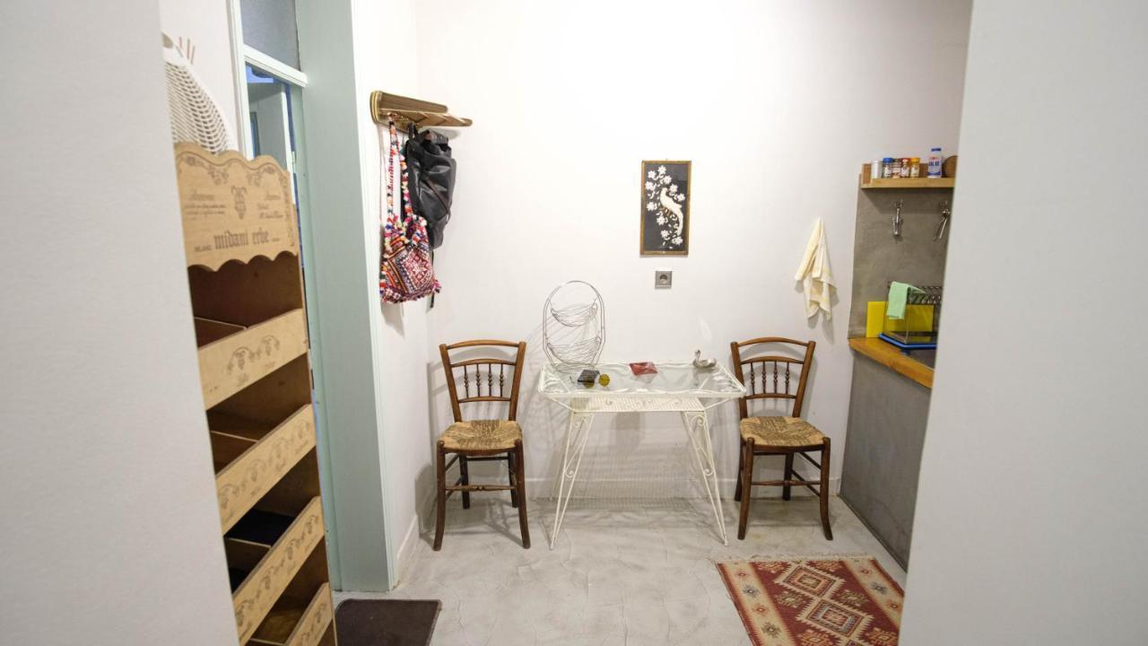 Quiet And Central Flat With Private Backyard Garden أثينا المظهر الخارجي الصورة